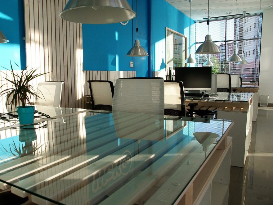 Espacio de oficina diáfano
